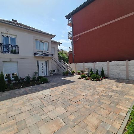 "Astor16" Apartments Ni Kültér fotó