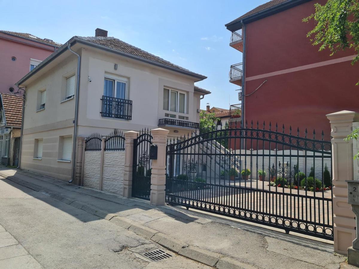 "Astor16" Apartments Ni Kültér fotó