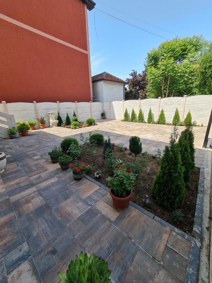 "Astor16" Apartments Ni Kültér fotó
