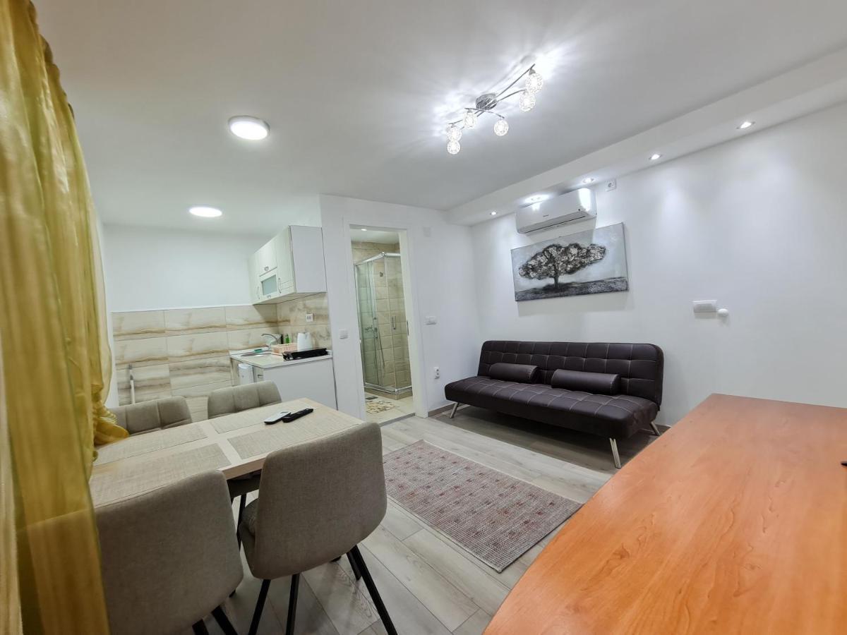 "Astor16" Apartments Ni Kültér fotó